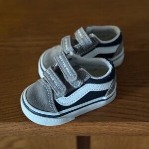 Toddler Old Skool Vans size 2 Gray and Navy